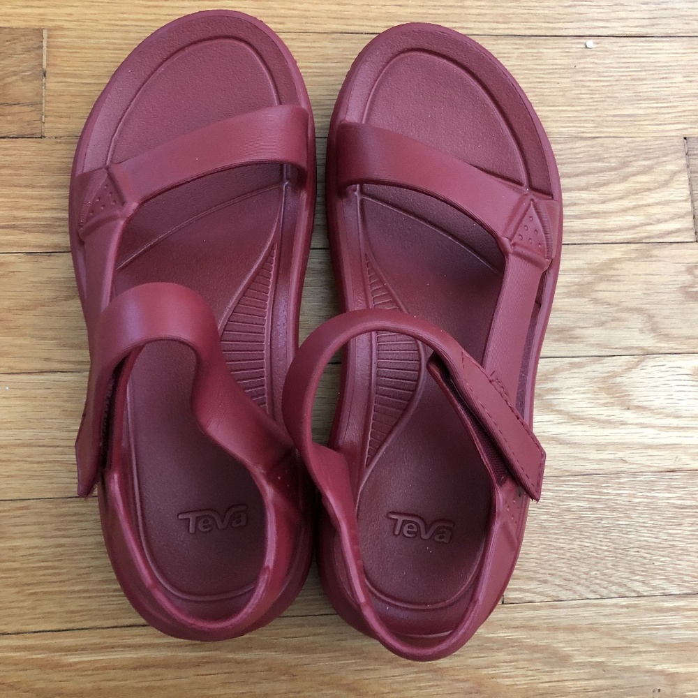 Never Worn! Teva Hurricane Drift Sandal